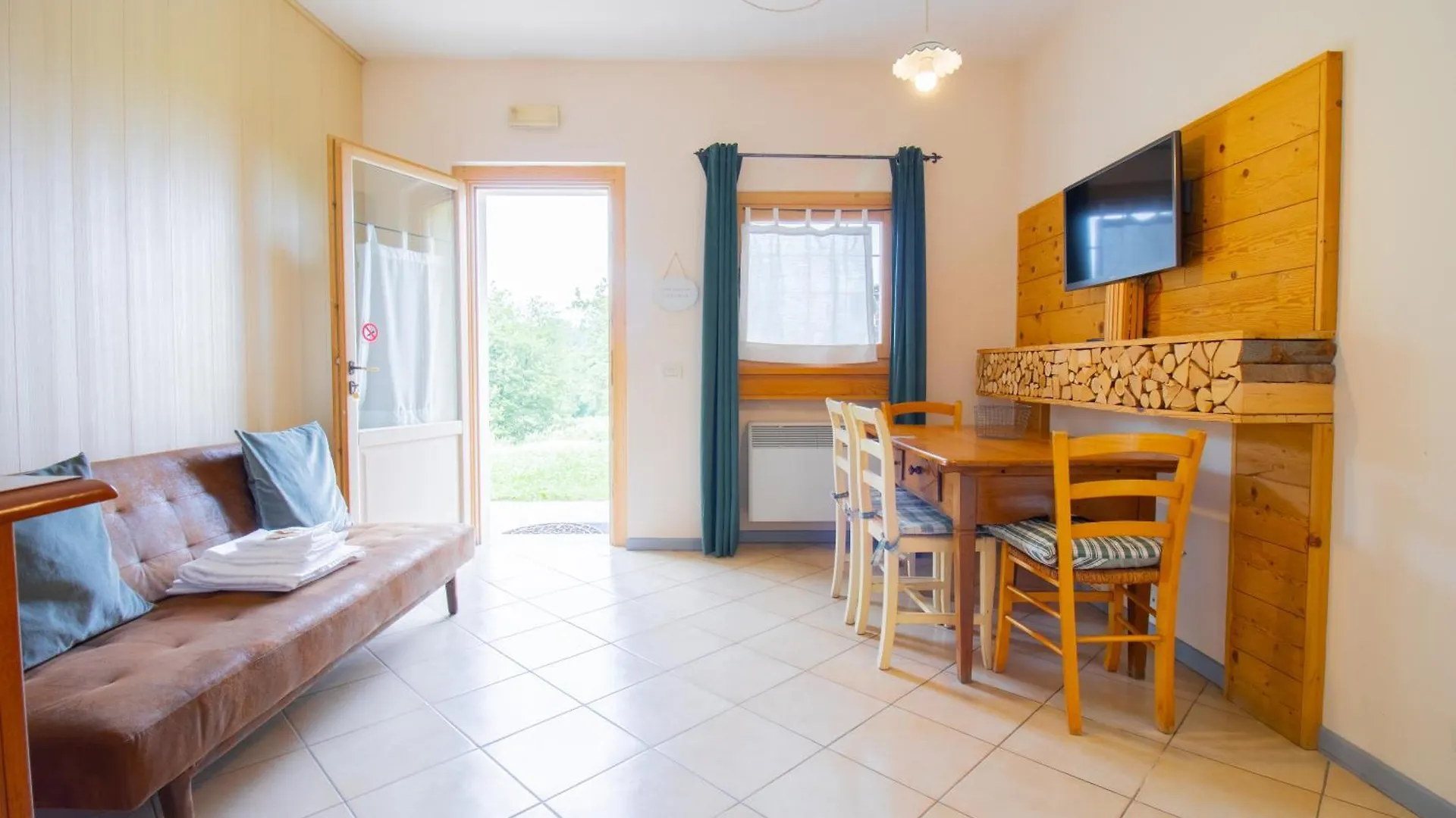 Appartement Fantastic Lake View And Pool, Primo Sole Barcuzzi