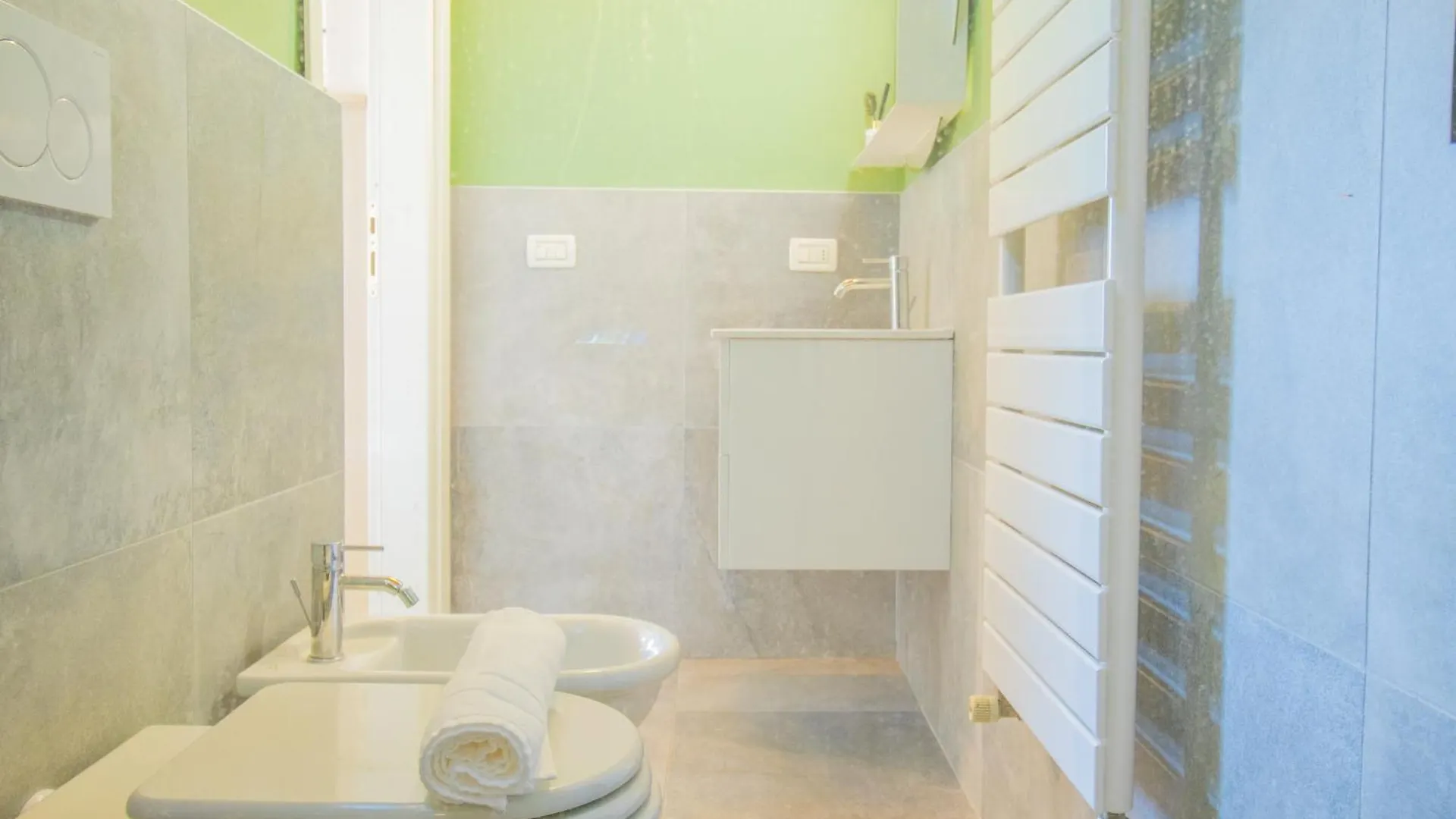 Fantastic Lake View And Pool, Primo Sole Barcuzzi